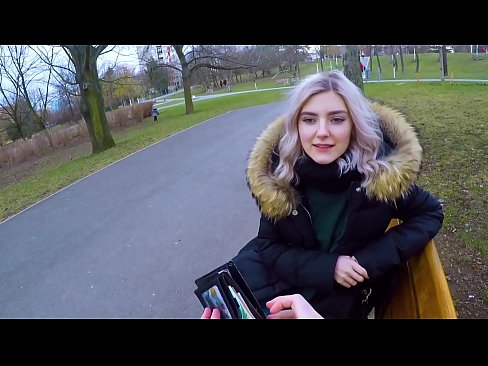 ❤️ Gleypir heitt ásamt ókunnugra fyrir peninga - blástur í garðinum eftir Evu Elfie ️ Gæðaklám hjá okkur ❌️